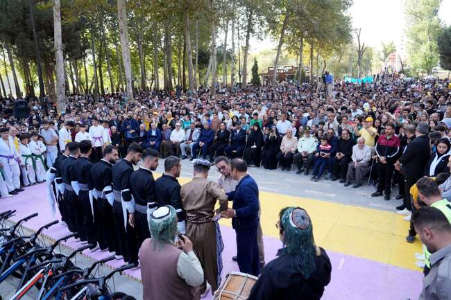 همایش بزرگ پیاده روی خانوادگی شهرستان مهاباد برگزار شد