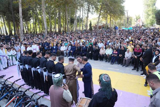 همایش بزرگ پیاده روی خانوادگی شهرستان مهاباد برگزار شد