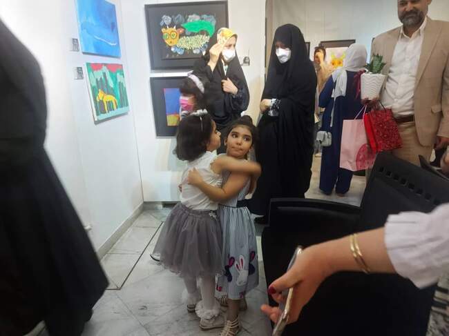 فردا آخرین روز نمایشگاه گروهی نقاشی پرواز با رنگها