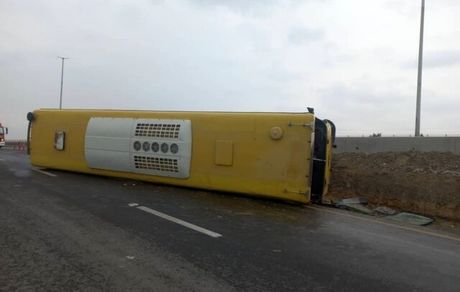 مصدومیت ۶ مسافر اتوبوس تهران قم بدلیل واژگونی