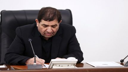 مخبر به عارق تبریک گفت
