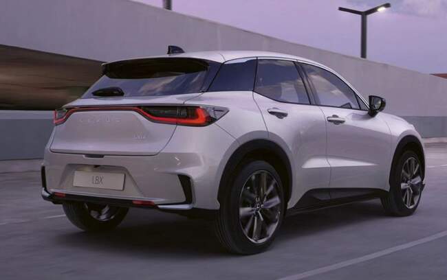 لکسوس LBX معرفی شد