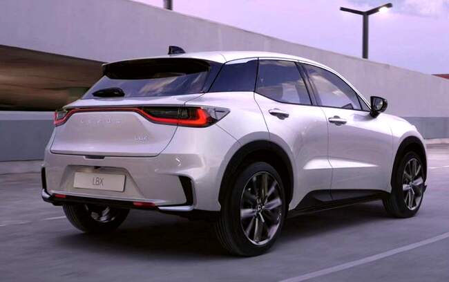 لکسوس LBX معرفی شد