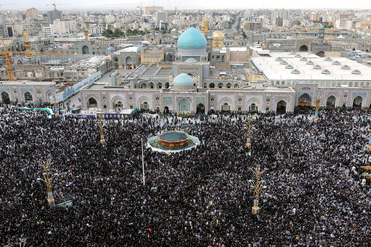 مراسم تشییع پیکر رئیس جمهو شهید در مشهد از دید دوربین