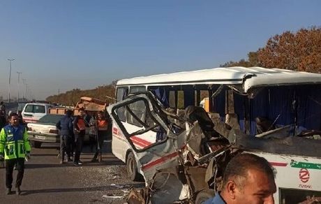 تصادف مینی‌بوس با درخت ۱۱ مصدوم برجای گذاشت