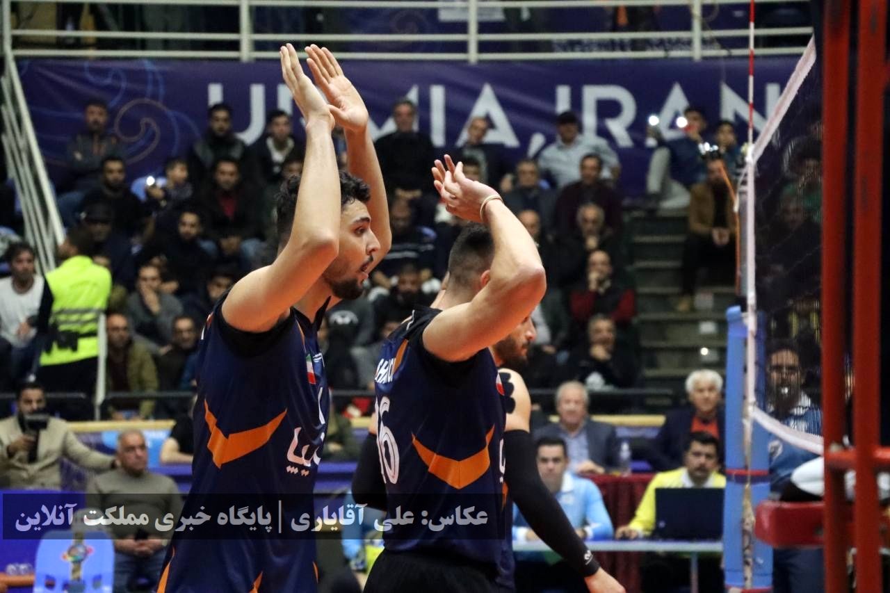 پایان نیم فصل نخست لیگ برتر والیبال با شکست صدرنشین | تصاویر