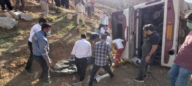 تصاویر حادثه واژگونی اتوبوس خبرنگاران