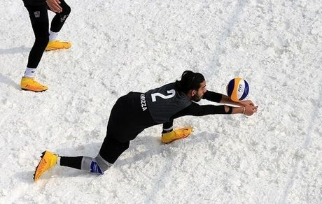 قهرمانی همدان در مسابقات والیبال برفی کشور