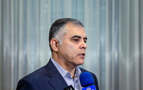 وزیر نفت: سرگردانی ۴۰ میلیون بشکه نفت ایران روی آب‌ کذب است