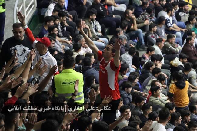 هیجان سکوهای دورنالاریوواسی در لیگ برتر والیبال: ارومیه همچنان در صد