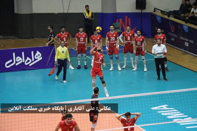 هیجان سکوهای دورنالاریوواسی در لیگ برتر والیبال: ارومیه همچنان در صد