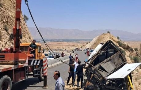 اعلام علت وقوع حادثه واژگونی خونین اتوبوس در استان فارس
