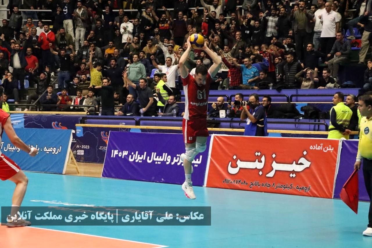 پایان نیم فصل نخست لیگ برتر والیبال با شکست صدرنشین | تصاویر