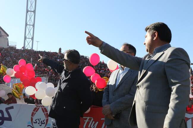 جشن قهرمانی باشکوه ولی نیمه تمام تیم فوتبال تراکتور