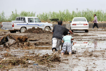 سیل راه ارتباطی ۱۶ روستای مازندران را مسدود کرد