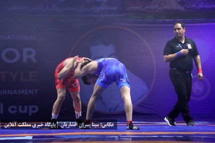 اتفاقی عجیب مسابقات کشتی آزاد جام تختی بدلیل سوتی وحشتناک داوران و تیم فنی مسابقات