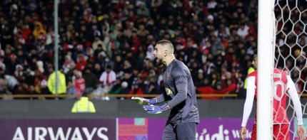 فسخ قرارداد گلر الجزایری پرسپولیس، یک میلیون دلار آب می‌خورد