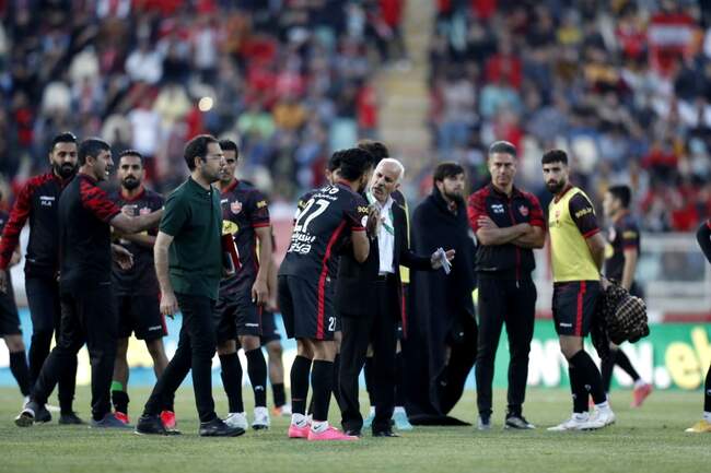 تصاویری از جنجال بزرگ تبریز / بازی پرسپولیس و تراکتور زیر کیلوها سنگ