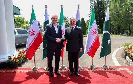 رئیس جمهور از فصل نوینی از روابط دیپلماتیک میان ایران و پاکستان خبرداد