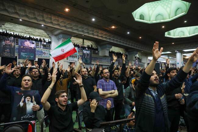استقبال از پیکر رئیس جمور شهید و همراهان در مهرآباد و وداع در مصلی ته�