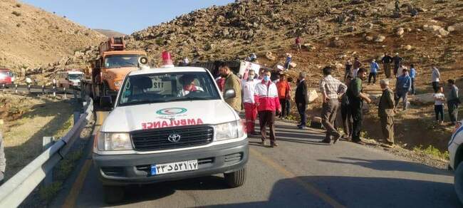 تصاویر حادثه واژگونی اتوبوس خبرنگاران