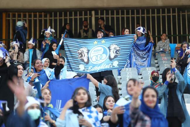 بازی استقلال تهران و مس کرمان با حضور بانوان از نگاه لنز دوربین