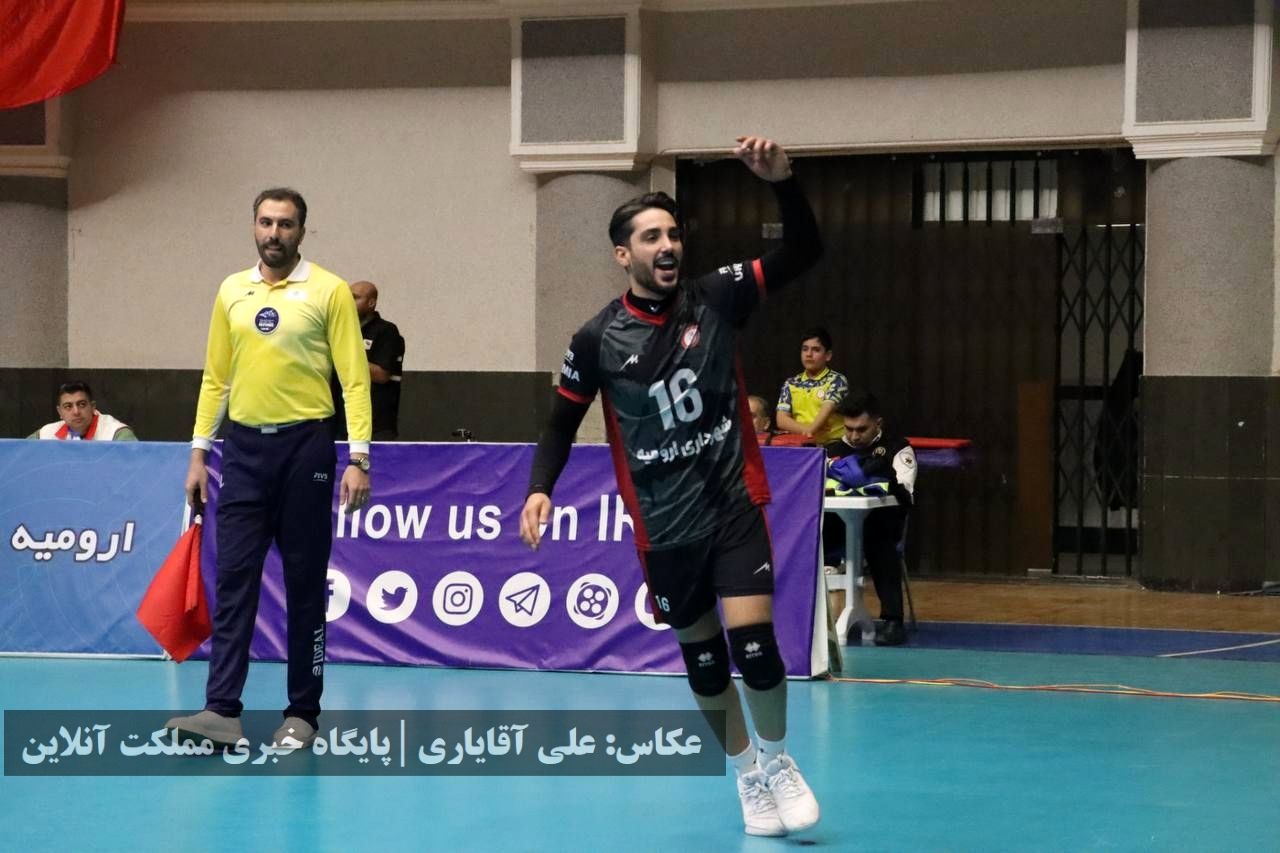 پایان نیم فصل نخست لیگ برتر والیبال با شکست صدرنشین | تصاویر