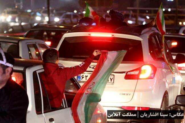 شادی هموطنان بعد از صعود زودهنگام تیم ملی ایران به جام جهانی ۲۰۲۲