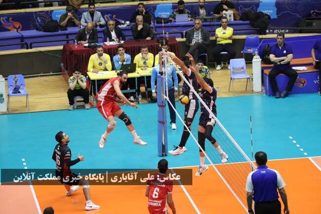 هیجان سکوهای دورنالاریوواسی در لیگ برتر والیبال: ارومیه همچنان در صد