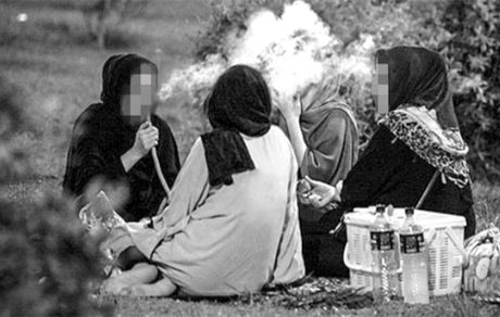 آمار۳ برابری قلیان کشیدن توسط بانوان در استان خراسان رضوی نسبت به میانگین کشوری