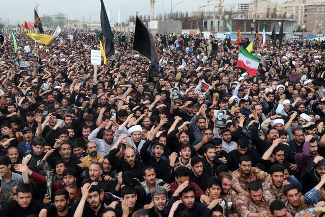پیکر رئیس جمهور شهید در قم تشییع شد