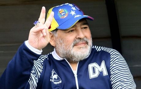 
مارادونا در خیمناسیا ماندنی شد
