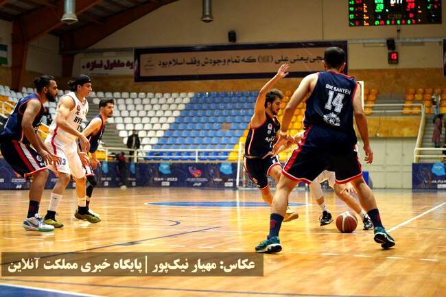 روز پایانی دور نخست لیگ ملی بسکتبال در ارومیه: بیرثانیه ارومیه - هیرک�
