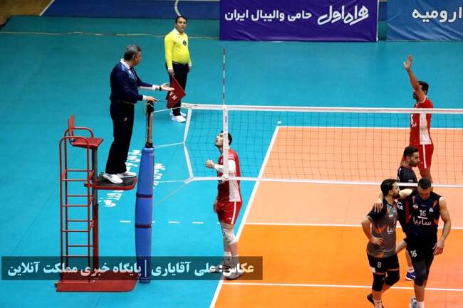 پایان نیم فصل نخست لیگ برتر والیبال با شکست صدرنشین | تصاویر
