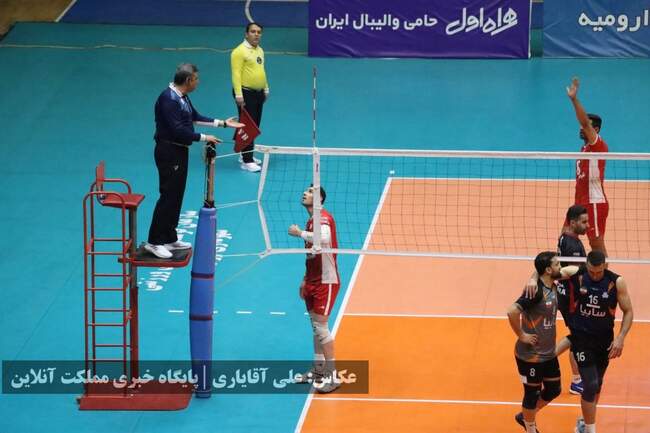 پایان نیم فصل نخست لیگ برتر والیبال با شکست صدرنشین | تصاویر