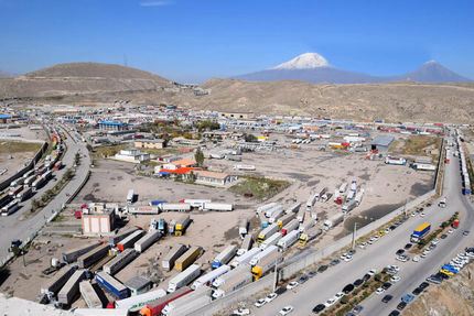 وارد شدن ۴۹۸ میلیون دلار کالا از مرز بازرگان به کشور