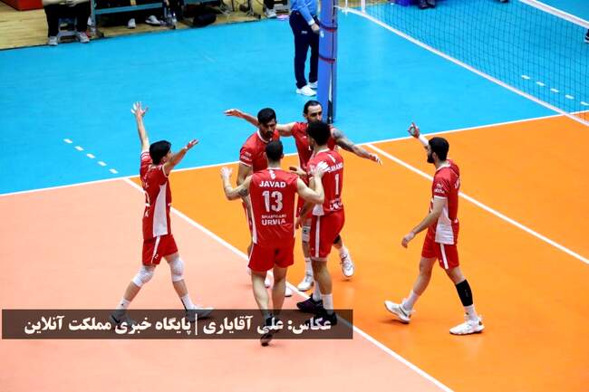 هیجان سکوهای دورنالاریوواسی در لیگ برتر والیبال: ارومیه همچنان در صد