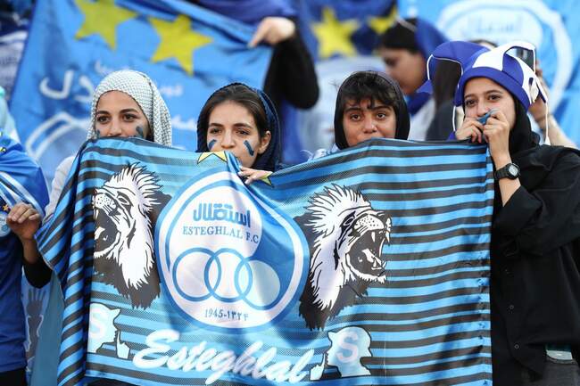 بازی استقلال تهران و مس کرمان با حضور بانوان از نگاه لنز دوربین