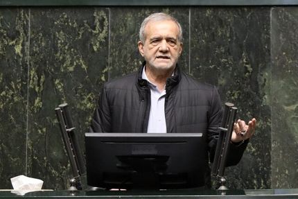 رئیس جمهور: بیشتر از هر زمان دیگری به وحدت و انسجام نیاز داریم / موضع رهبری، سیاست مسلم نظام و جمهوری اسلامی است
