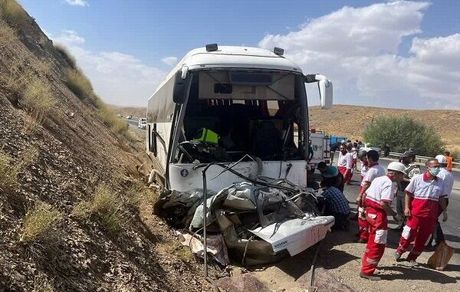 حادثه برای زائرین اربعین در جاده مرز مهران / ۴۳ نفر مصدوم شدند