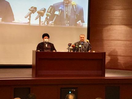 حسن خمینی: باید بدون تعجیل، تصمیمات شجاعانه گرفت/ گول دستکش مخملی آمریکا را نمی خوریم