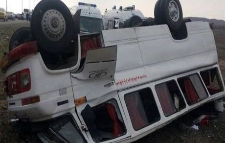 مینی‌بوس حامل تیم کشتی استان کردستان واژگون شد