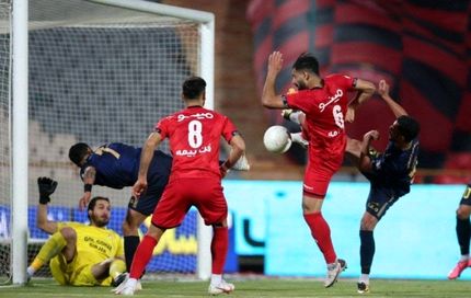 پرسپولیس با شکست گل‌گهر قلعه نوعی صدرنشین ماند