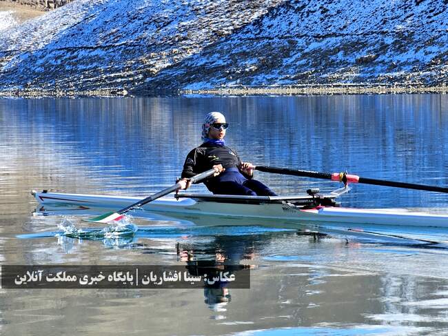 تلاش گرم پاروزنان تیم ملی روئینگ بانوان در سرمای ارومیه + تصاویر