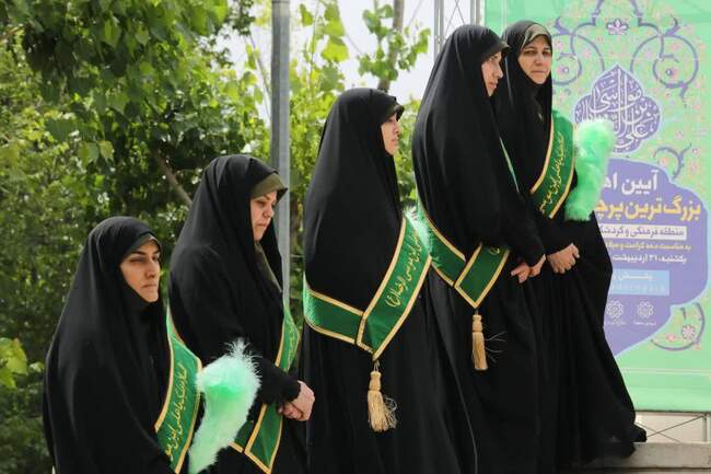 آیین “ اهتزاز بزرگ‌ترین پرچم رضوی کشور 