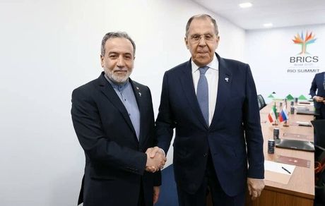 عراقچی با همتای روسی دیدار و رایزنی کرد