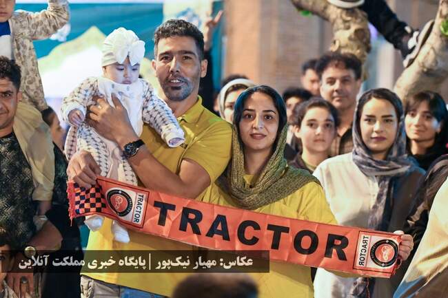 ارومیه‌ای‌ها برای قهرمانی تراکتور به جشن و پای‌کوبی پرداختند | تصا�