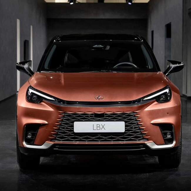 لکسوس LBX معرفی شد