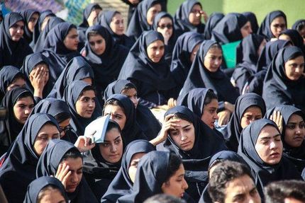 چگونه باید بهداشت بلوغ را به دختران آموزش داد؟