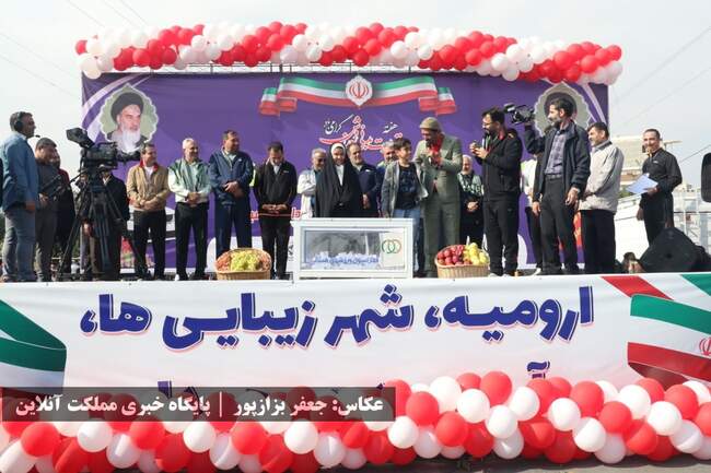 در یک هوای پاییزی، همایش پیاده‌روی خانوادگی در ارومیه برگزار شد